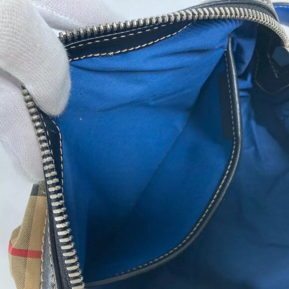 BURBERRY Pouch check Clutch bag with handle - Picture 16 of 16